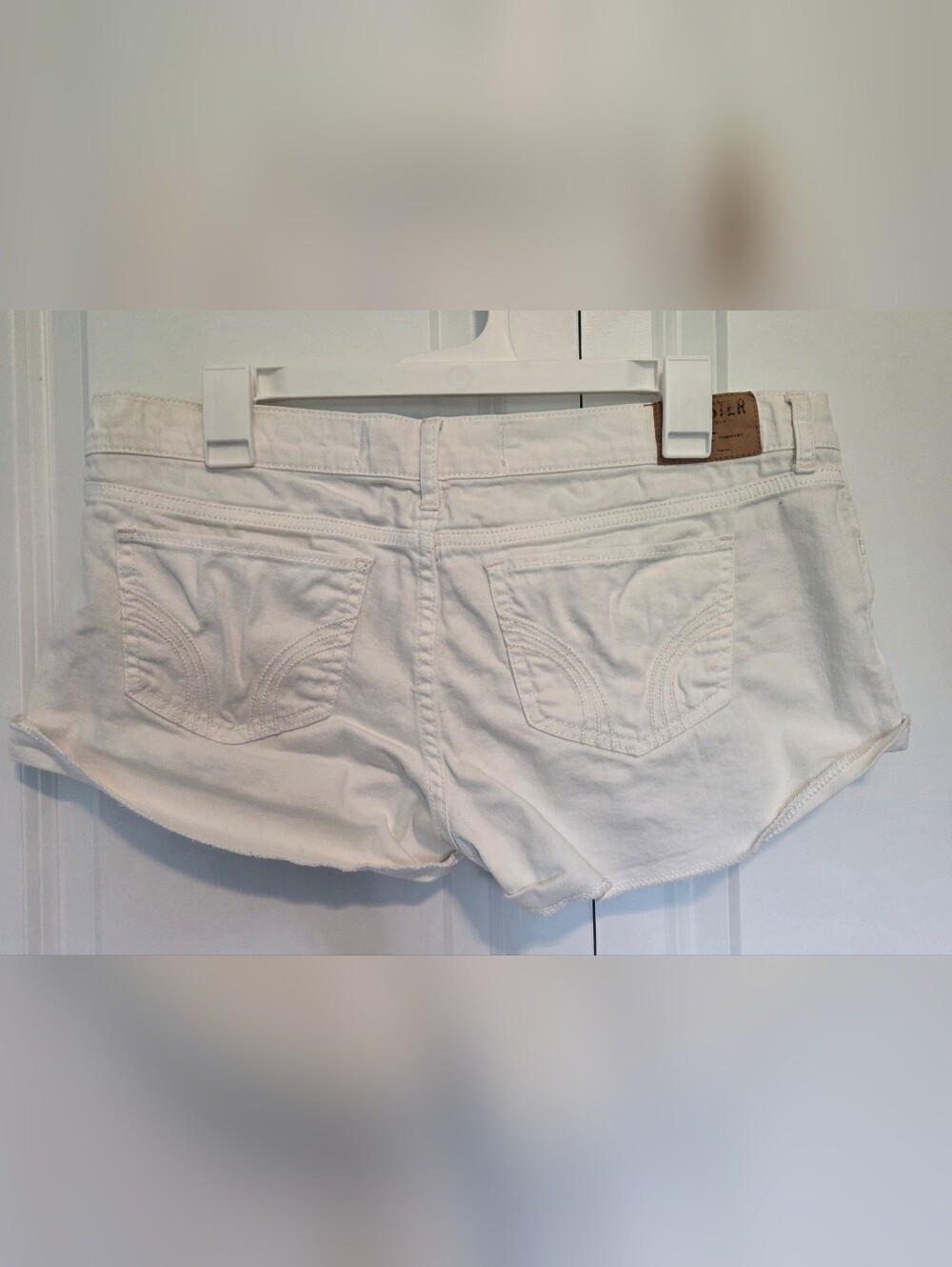 Hollister Women's White Denim Shorts - Picture 3 of 4